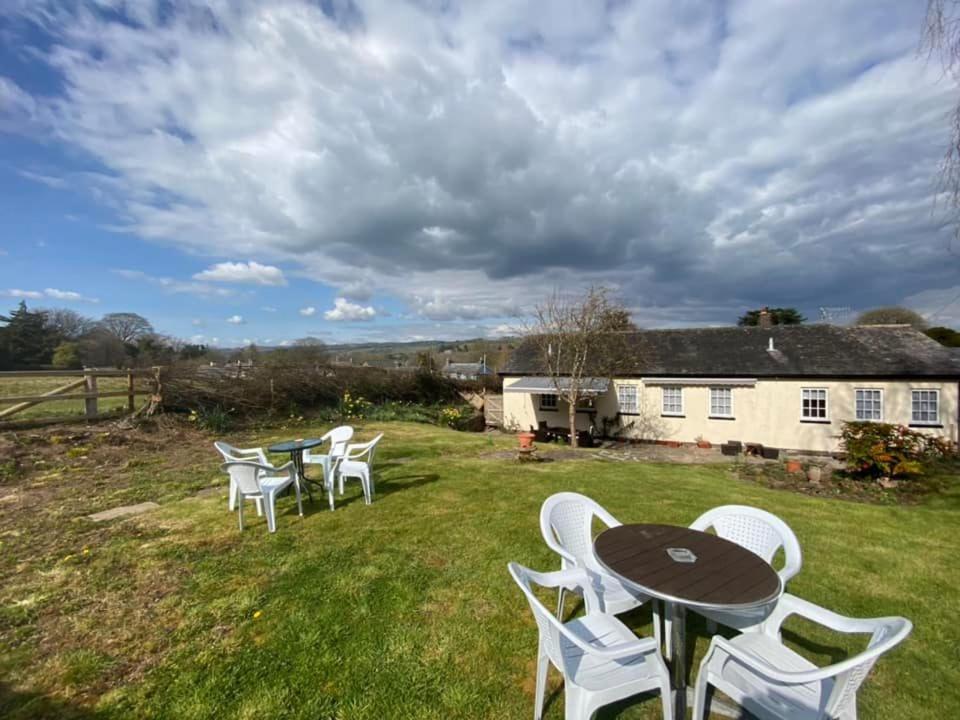 The Griffin Llyswen Hotell Brecon Exteriör bild